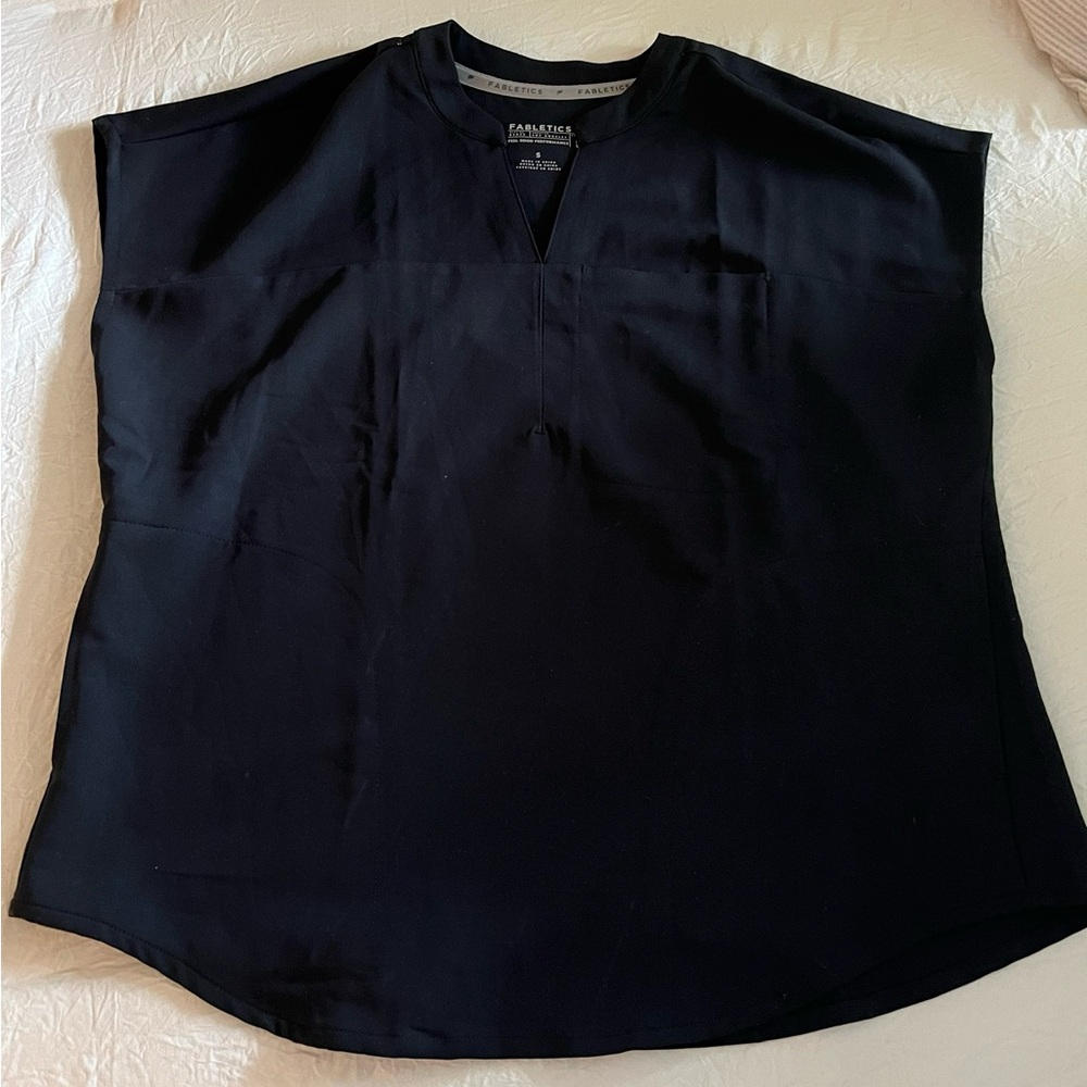 Fabletics Black Scrub Top Size Small NWOT